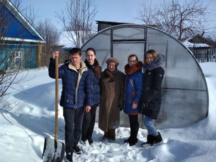 Помогли пожилым людям в Лениногорском районе